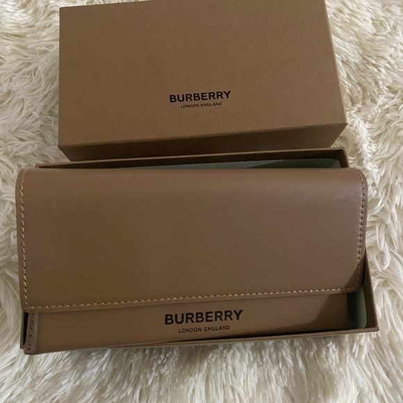 Burberry Sunglasses - Picture 4 of 8